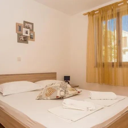 Ferienwohnung In Mit Meerblick, Balkon, Klimaanlage, W-lan Apartamento Sveti Filip i Jakov