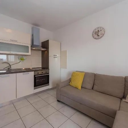 Apartamento Ferienwohnung In Mit Meerblick, Balkon, Klimaanlage, W-lan Sveti Filip i Jakov