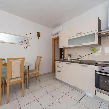 Apartamento Ferienwohnung In Mit Meerblick, Balkon, Klimaanlage, W-lan *