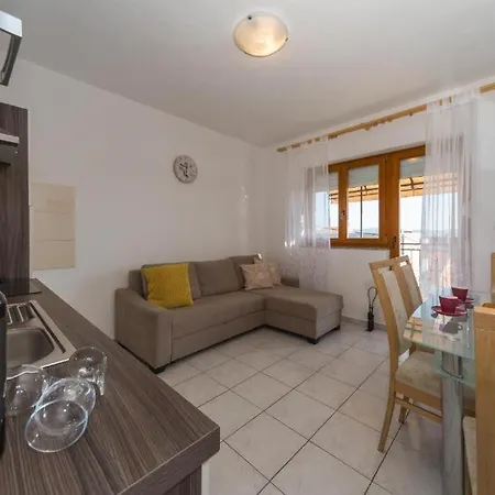 Ferienwohnung In Mit Meerblick, Balkon, Klimaanlage, W-lan * Sveti Filip i Jakov